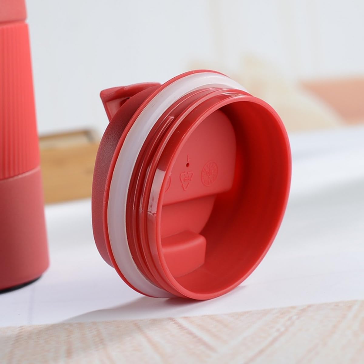 Stainless Steel Insulated Travel Coffee Mug Flip up Tumbler, Double wall Leak Proof Vacuum Cup Keep Drink Cold and Hot (Red, 17 Ounces) F643