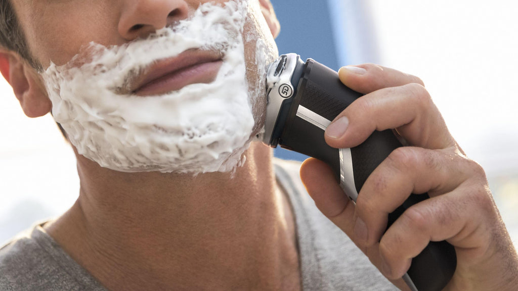 Cordless Rechargeable Wet & Dry Electric Shaver with Pop-up Trimmer R962